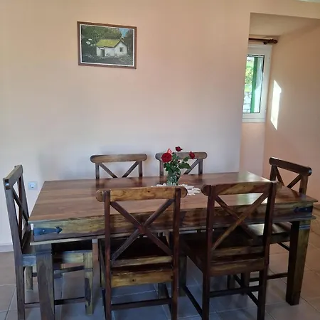 Makris House-giasemi *