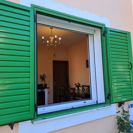 Makris House-giasemi * Айя-Евфимия