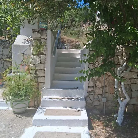 Makris House-giasemi Айя-Евфимия